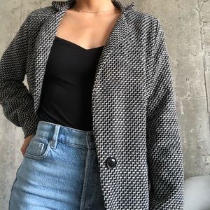 White and black patterned blazer jacket